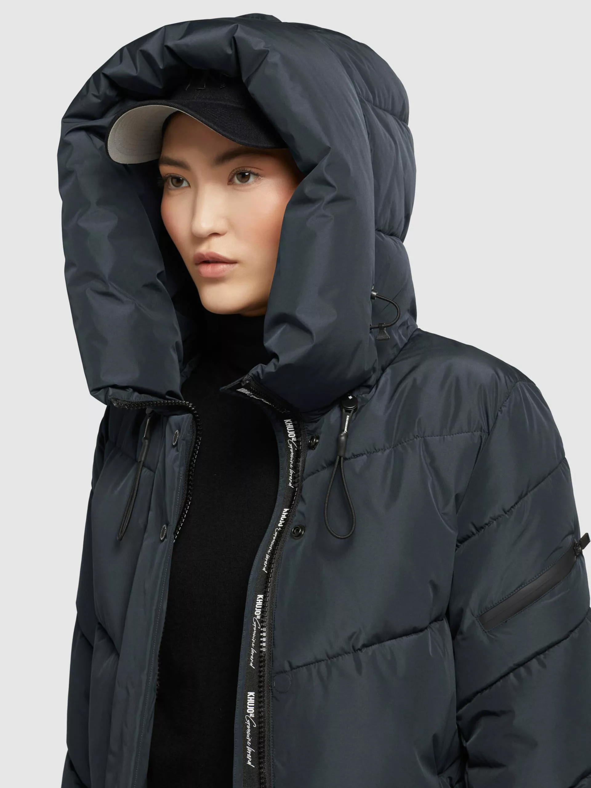 Khujo Vestes Dhiver Veste D’hiver Jordis 4 Femme Bleu Foncé 9 Khujo Vestes Dhiver Veste D’hiver Jordis 4 Femme Bleu Foncé – Image 7